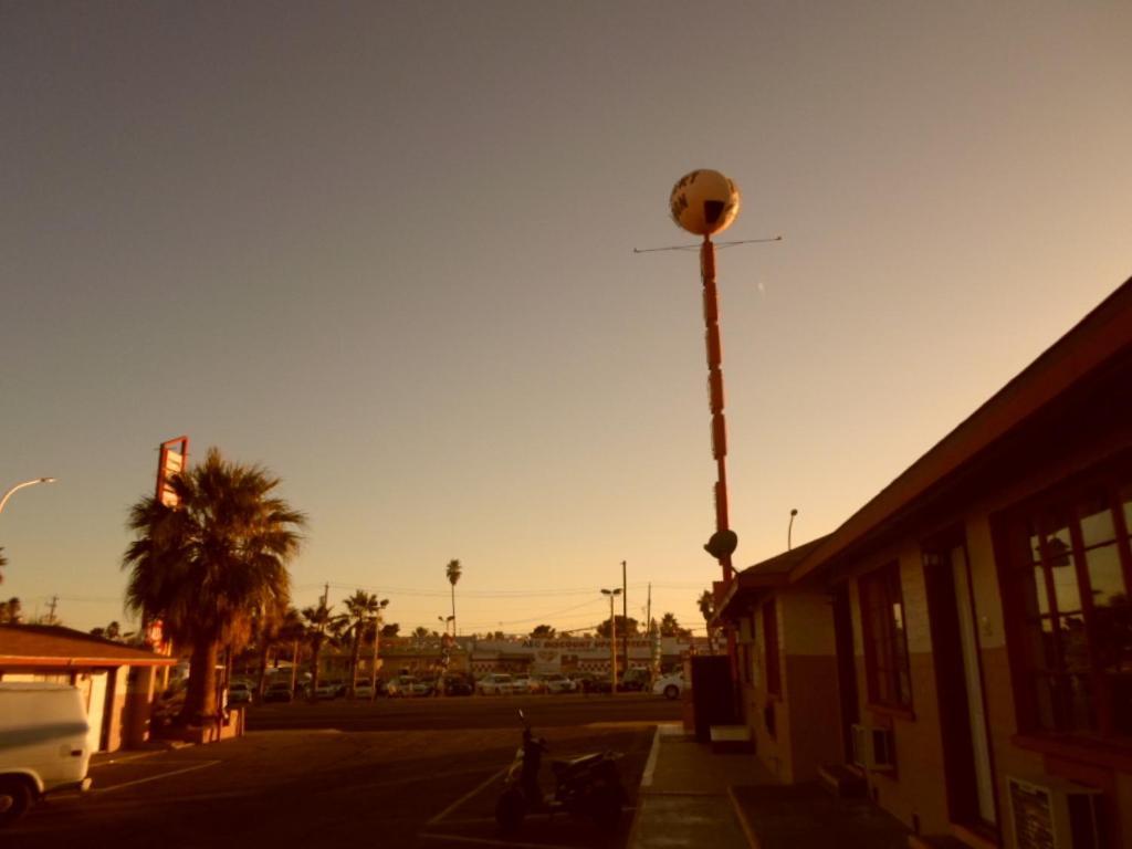 לאס וגאס Desert Moon Motel מראה חיצוני תמונה
